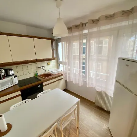 Gare Parking Apartment